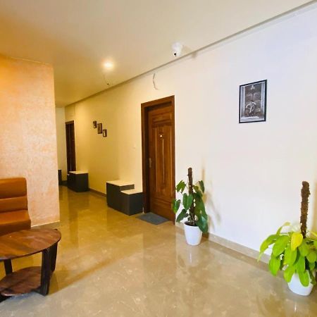 C-Suites Winster Bangalore Luaran gambar