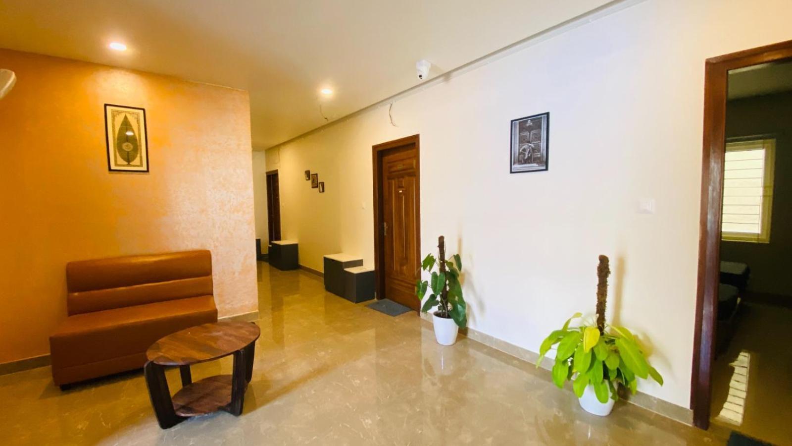 C-Suites Winster Bangalore Luaran gambar