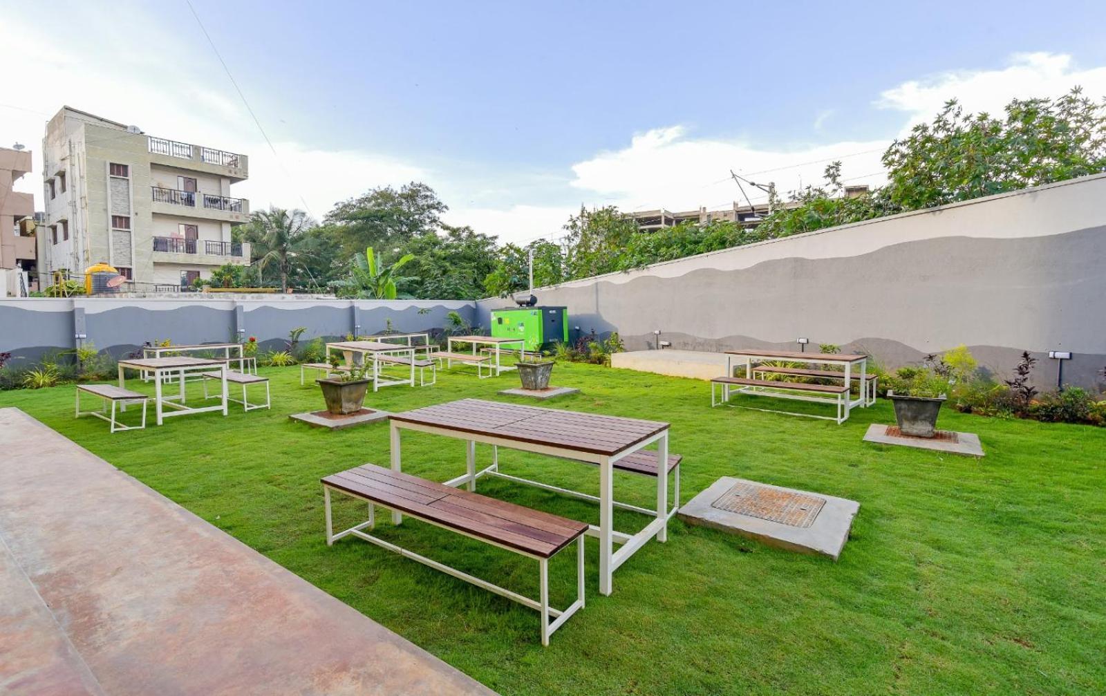 C-Suites Winster Bangalore Luaran gambar